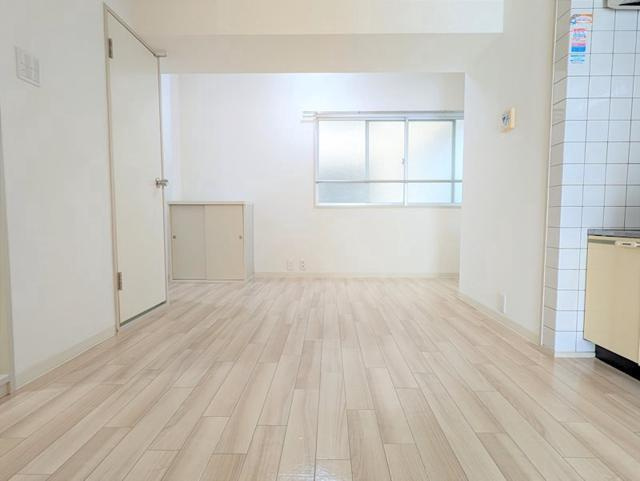 調布市布田１丁目の賃貸マンションの居間・リビング