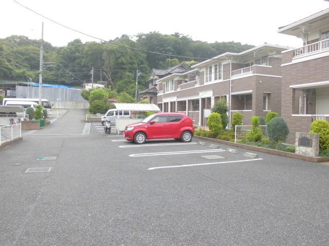 【駐車場】 | クローヴB棟(クローヴビートウ)