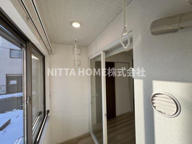 豊岡市小田井町のアパートのバルコニー|インナーバルコニーも搭載◇