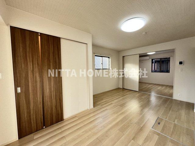 豊岡市小田井町のアパートの洋室|照明器具設置も嬉しいＰＯＩＮＴ♪
