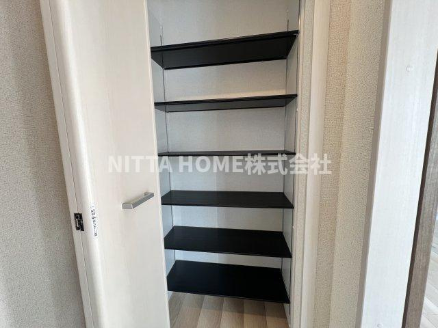 豊岡市小田井町のアパートの内装|シューズボックスも収納豊富です！！