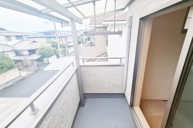 富田林市藤沢台７丁目のバルコニー|バルコニー：和室から出入りが可能です。