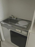 冷蔵庫は残置物です。