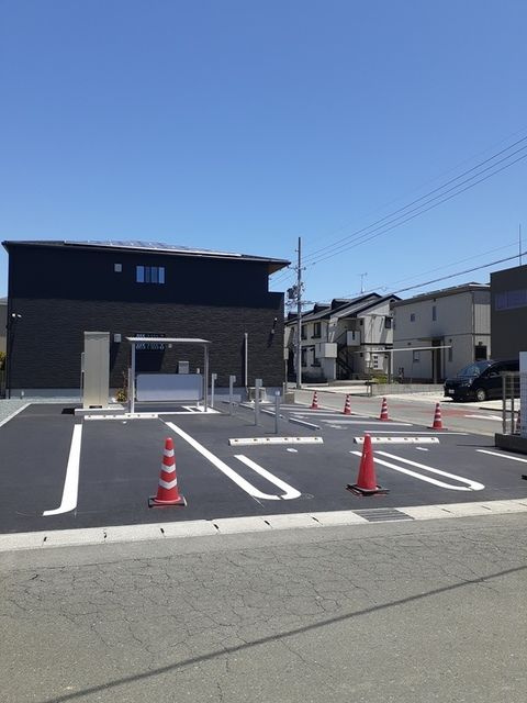 ニューライズ　メイの駐車場