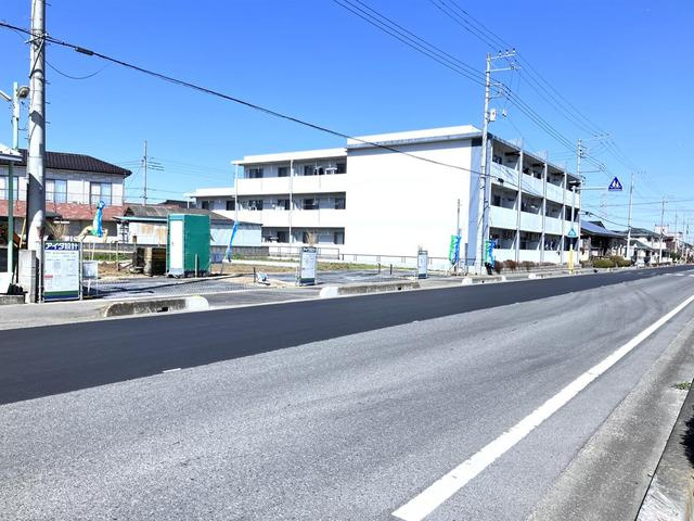 鶴ヶ島市中新田　新築戸建の前面道路含む現地写真