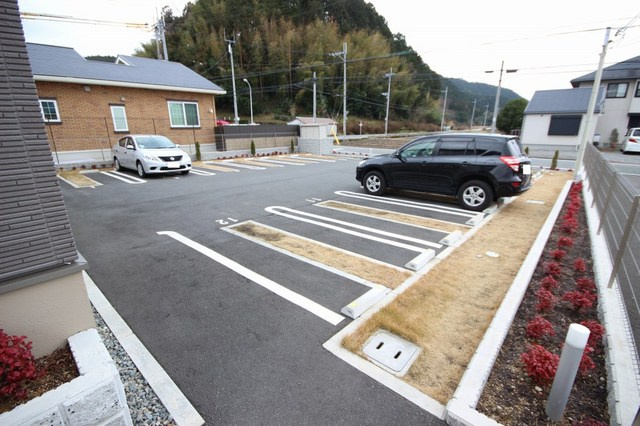 ボヌールメゾン篠山の駐車場