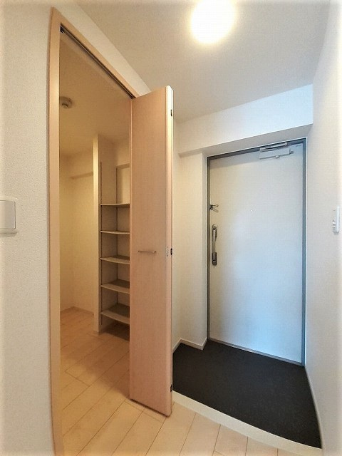 藤沢市湘南台４丁目の賃貸マンションの玄関