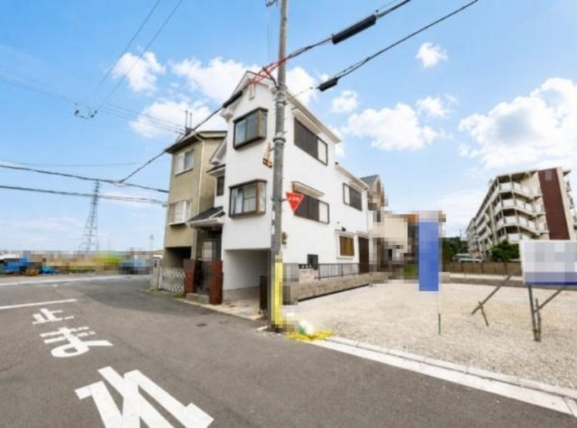 春日東町　中古一戸建ての前面道路含む現地写真|■物件内覧・資金計画相談・住宅ローン相談、リフォーム相談、お問合せ受付中■
※当日・翌日のご内覧、ご相談はお電話でのお問合せがスムーズです！