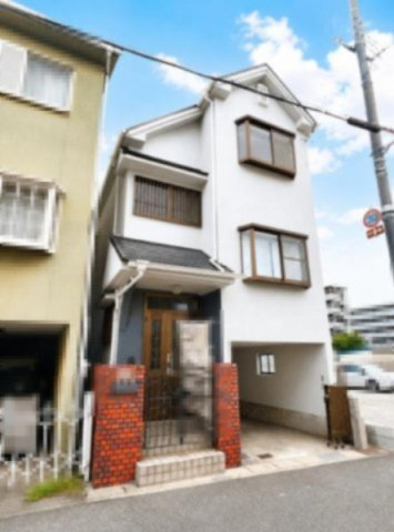 春日東町　中古一戸建ての外観|新しい生活にいかがでしょうか？外観はお住まいの顔になります。こだわりたいポイントですね。外壁塗装や屋根塗装のご相談も承っております。
■現地内覧・資金計画相談・住宅ローン相談もお問合せ受付中■