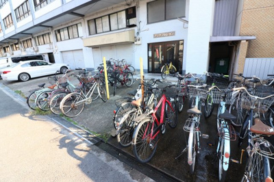 【駐車場】 | アリタマンション京橋 | 駐車場完備です