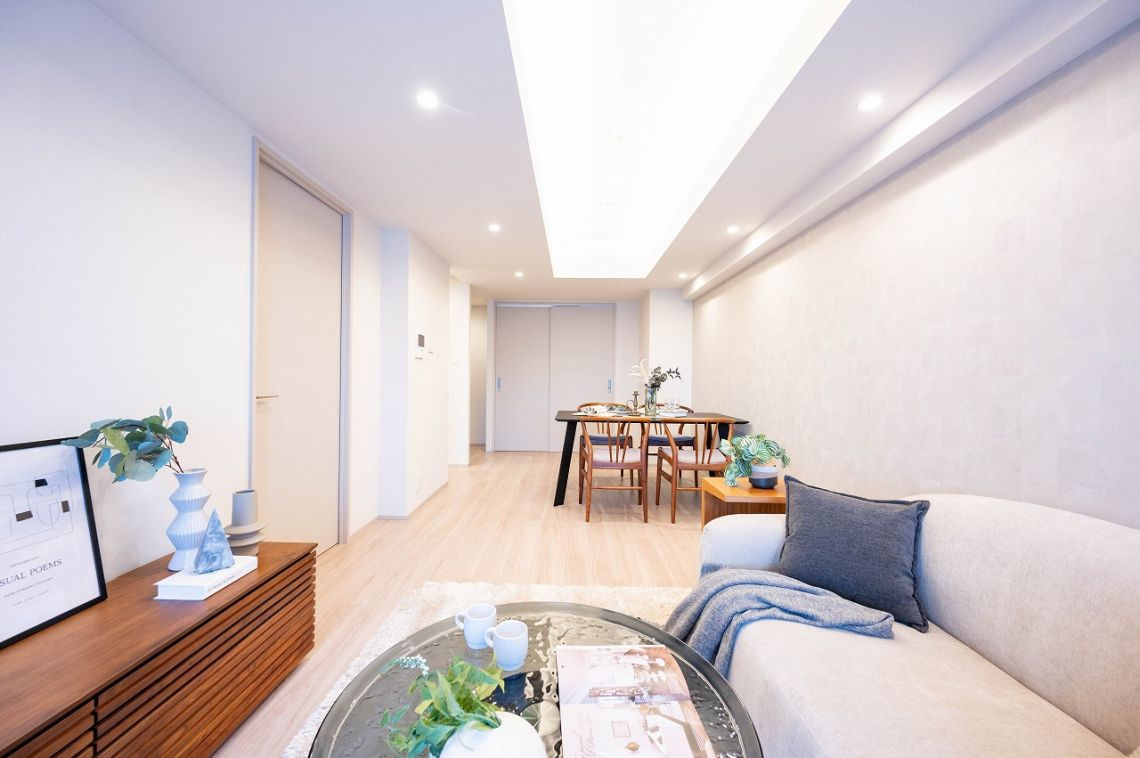 ライオンズマンション弦巻グランフォートの居間・リビング|ライオンズマンション弦巻グランフォート：リビングからワイドスパンバルコニーへ出ることが可能です！