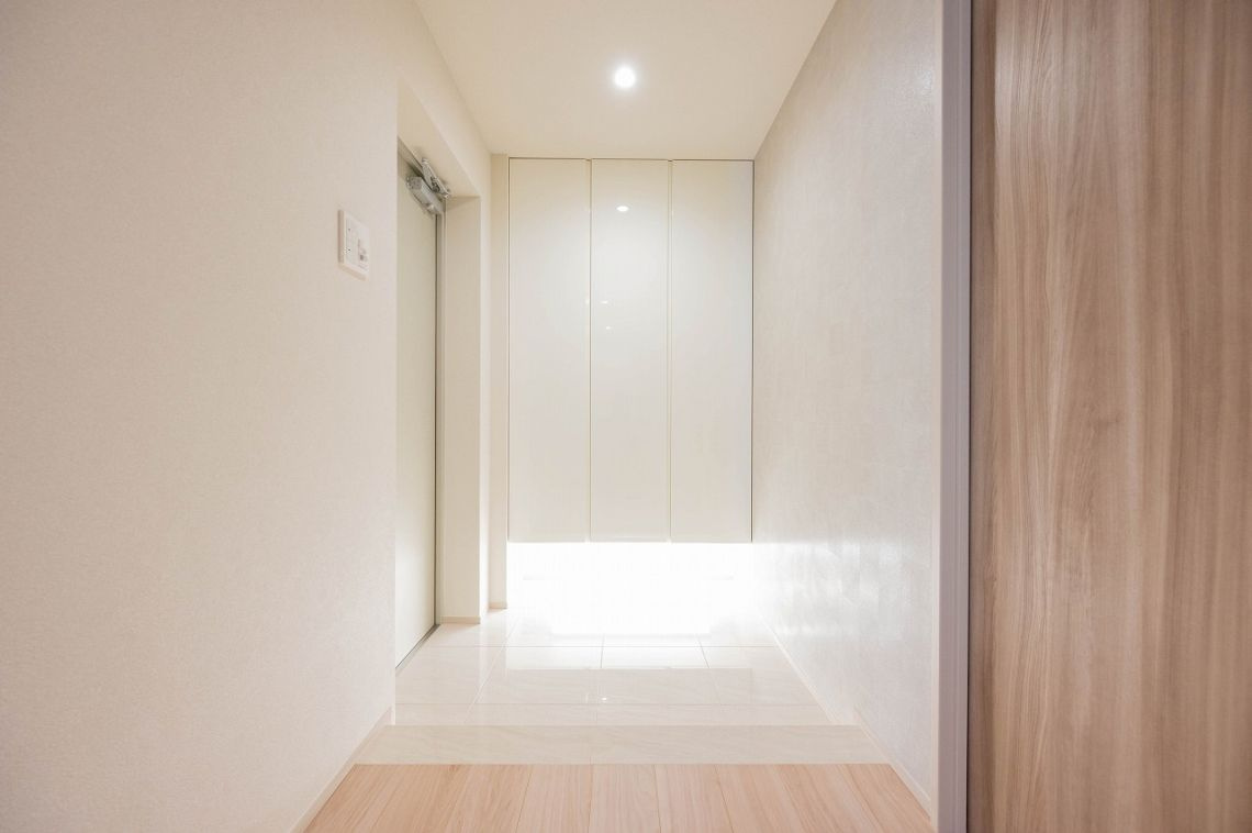 ライオンズマンション弦巻グランフォートの玄関|ライオンズマンション弦巻グランフォート：玄関にはシューズボックスがあり靴もスッキリ収納可能です！