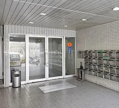 調布市布田１丁目の賃貸マンションのエントランス