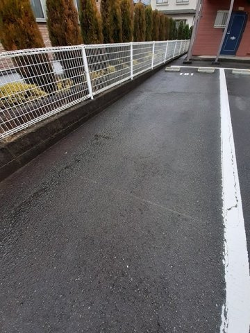 ワールドハイツ満永の駐車場
