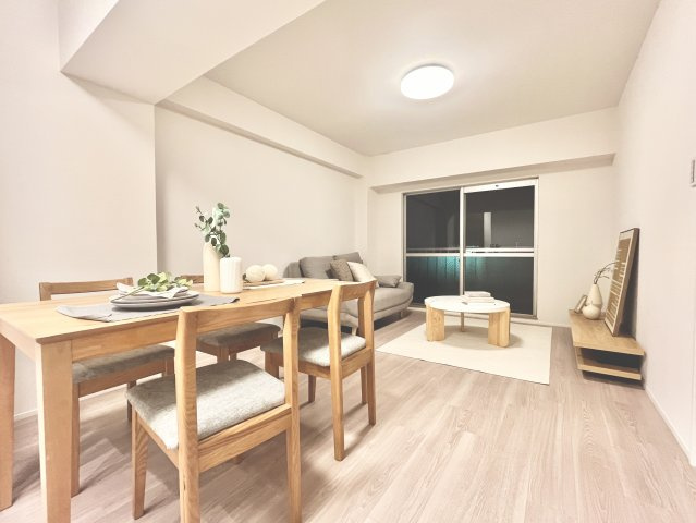 日商岩井高槻マンションの居間・リビング