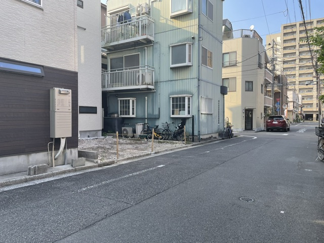 江東区永代2丁目　新築戸建ての前面道路含む現地写真