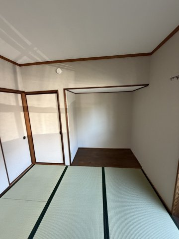 大高町貸家の寝室