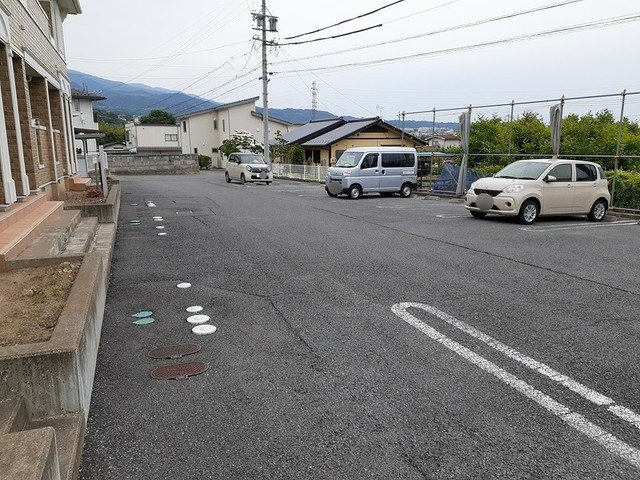 クレメントの駐車場