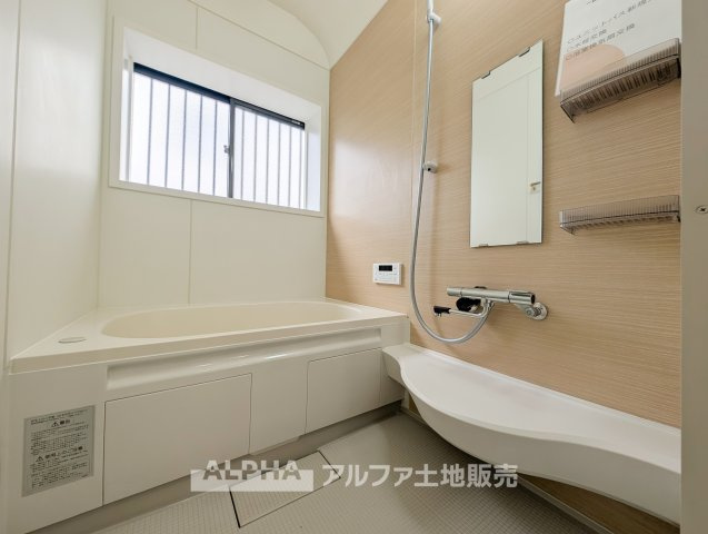 青梅市河辺町6丁目 中古戸建の浴室|【Bathroom】◆追焚機能付き◆時間を空けて入浴するときにも便利な追焚機能を備えた浴室。一日の終わりに温かいお風呂でくつろげます。