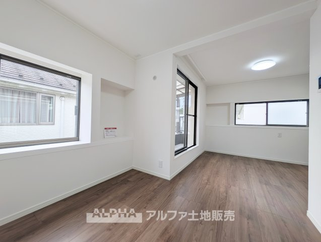 青梅市河辺町6丁目 中古戸建の居間・リビング|【Family Living】◆団らんを楽しむ◆家族が顔を合わせる機会の多いLDK。食事を楽しんだり、ソファでくつろいだり、思い思いの時間を過ごせます。