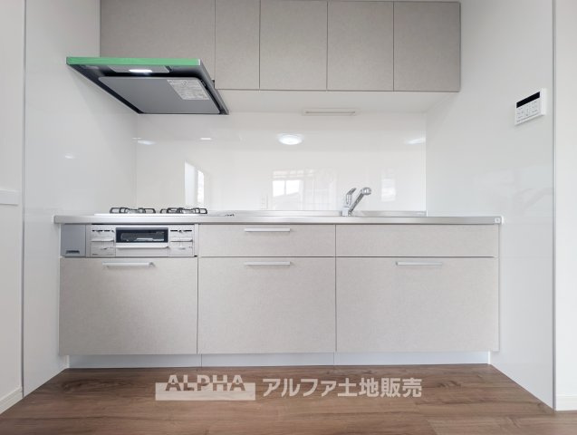 青梅市河辺町6丁目 中古戸建のキッチン|【System Kitchen】◆新品キッチン◆リフォームでシステムキッチンを新品交換。毎日使う水回りが新しくなり、料理の時間も気持ちよく楽しめます。