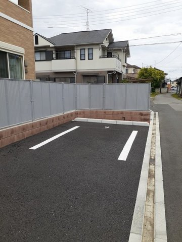 フィオーレの駐車場