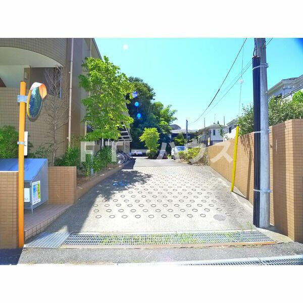 シャリテ　花澤のエントランス