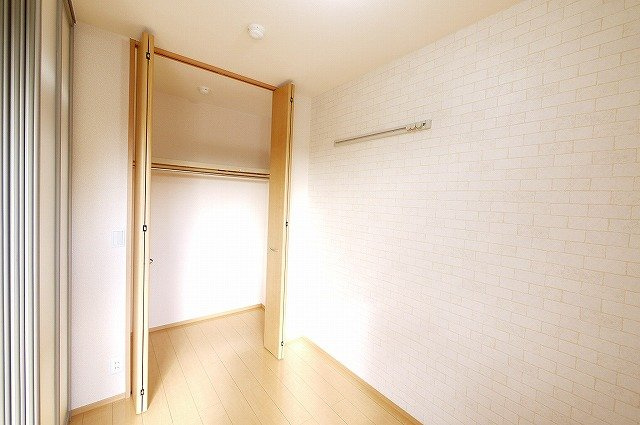 フィオーレ三条の洋室|趣味のお部屋としても利用できます