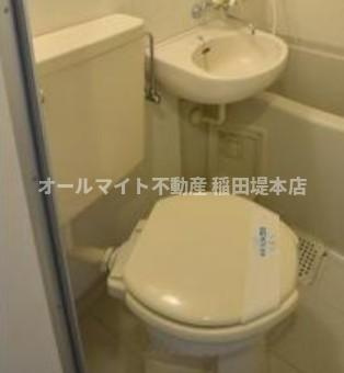 川崎市多摩区栗谷３丁目の賃貸マンションのトイレ