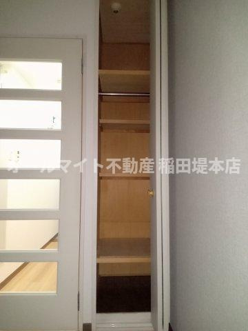 川崎市多摩区栗谷３丁目の賃貸マンションの収納