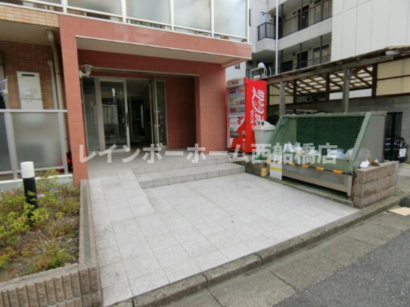 アメティスタ本中山のエントランス