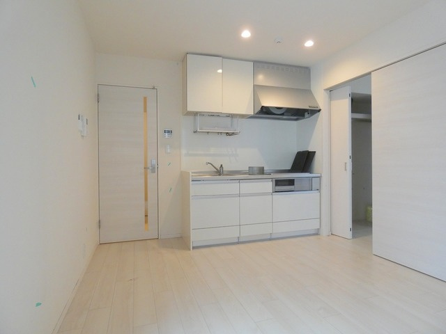 グリーンハウスの居間・リビング|★白を基調とした明るい角部屋です★