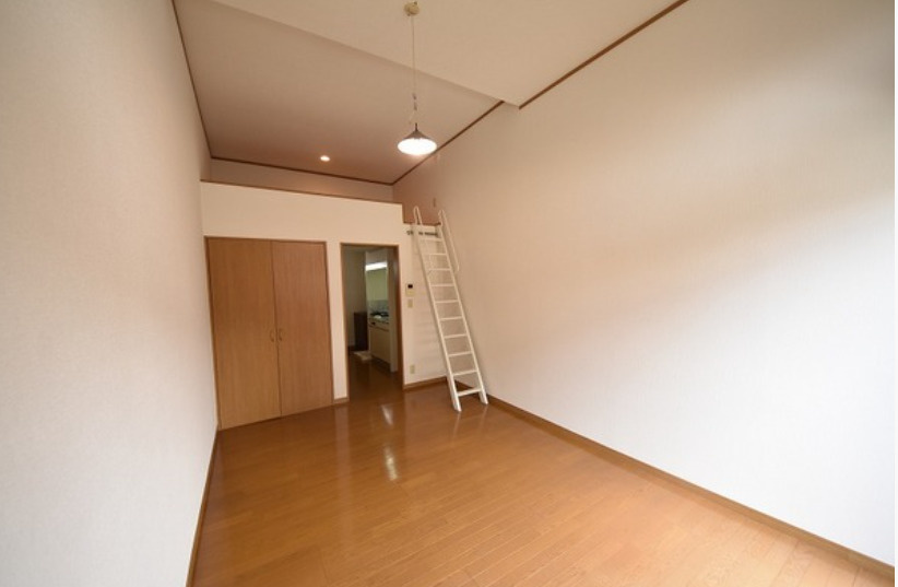 福岡市南区横手２丁目のアパートの居間・リビング