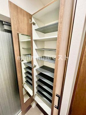 アルティザ南堀江の玄関