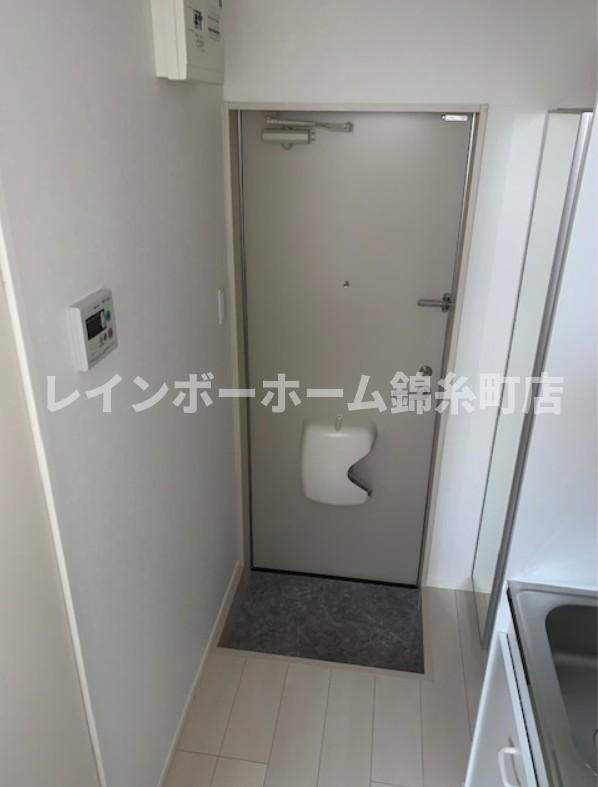 AKUSTOTの玄関