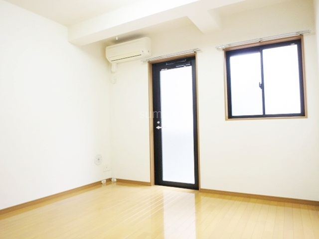 コスモヴィレッジの居間・リビング|南向きのお部屋です☆