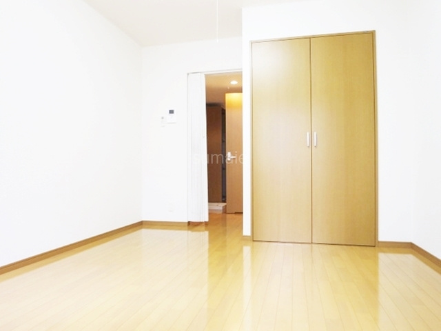 コスモヴィレッジの寝室|フローリングのお部屋です☆