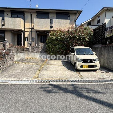 津田山手メゾネットの駐車場
