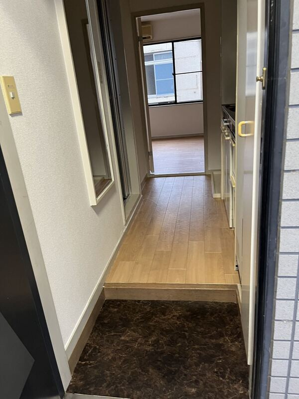 レスポワール新狭山の玄関