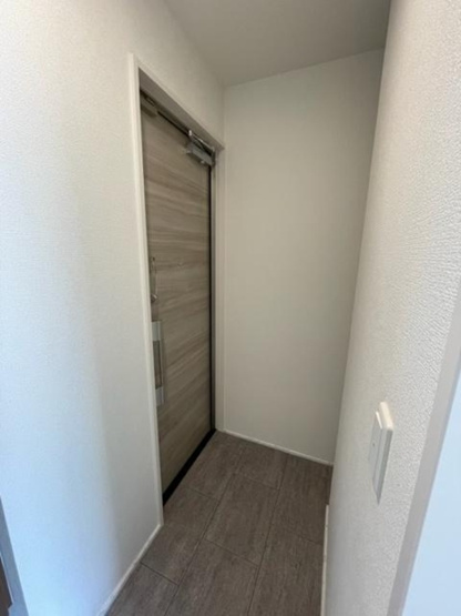 【玄関】アゼリア
