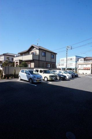 エクセレント　リリー　Ｈの駐車場