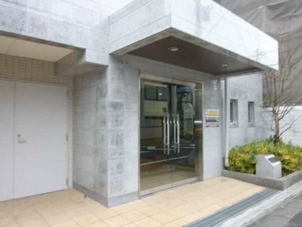バージュアル浦和イーストのエントランス