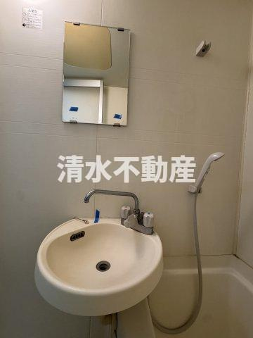 江古田駅1分マンションの洗面所|【仲介手数料無料】ご内見は清水不動産までお気軽にお問い合わせ下さい。
※画像は別部屋の参考写真となります