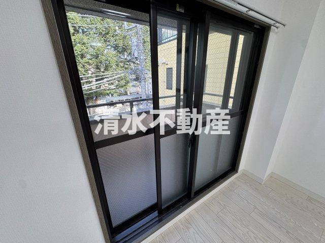 江古田駅1分マンションのバルコニー|【仲介手数料無料】ご内見は清水不動産までお気軽にお問い合わせ下さい。
※画像は別部屋の参考写真となります