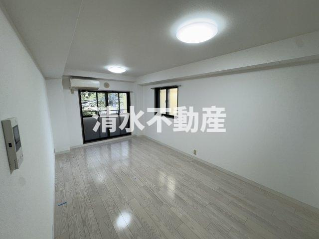 江古田駅1分マンションの寝室|【仲介手数料無料】ご内見は清水不動産までお気軽にお問い合わせ下さい。
※画像は別部屋の参考写真となります