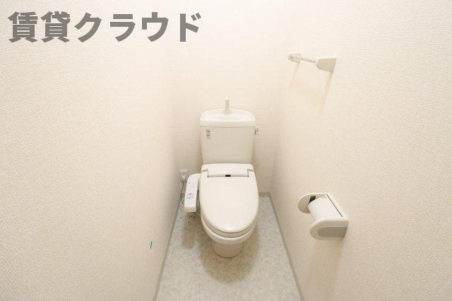 ルミエールⅡのトイレ|落ち着いた色調のトイレです