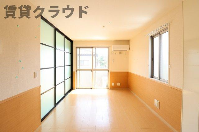 ルミエールⅡの居間・リビング|こちらの居間で趣味の時間をお楽しみください