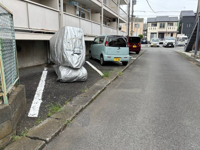 柳橋東和マンションＢの駐車場