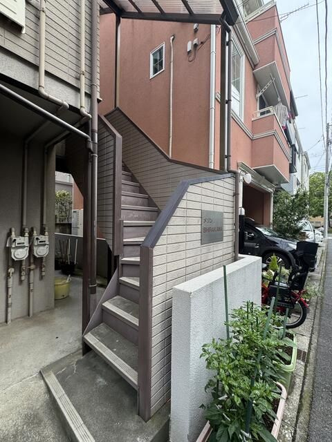 メゾンシラカワの玄関
