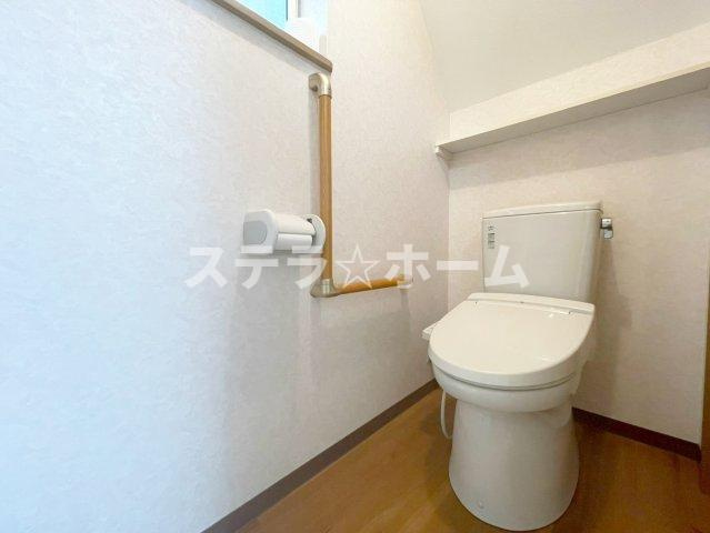 木川西1　中古戸建のトイレ|落ち着いたトイレです